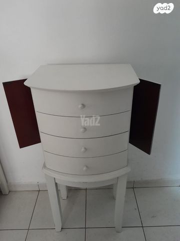 שידה לתכשיטים
