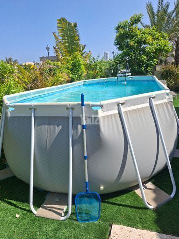 בריכת שחייה