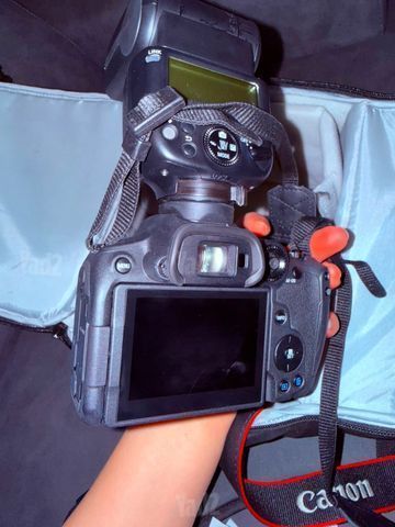 מצלמת קנון EOS R7 + עדשה