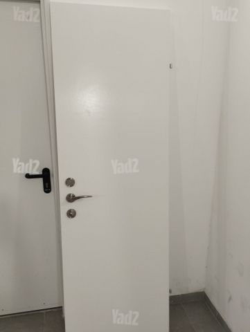 דלת פנדור לבנה