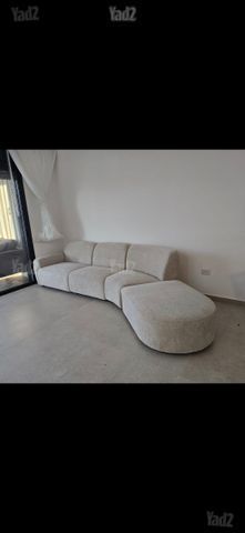 ספה 3 מ' חדשה לגמריי