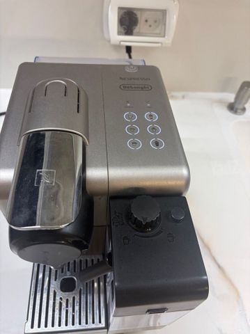 מכונת קפה Delonghi Nespresso