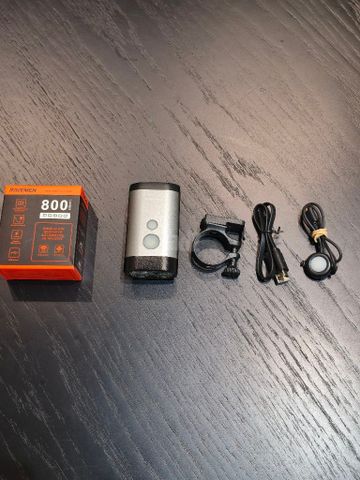 פנס RAVEMEN PR800 כמו חדש