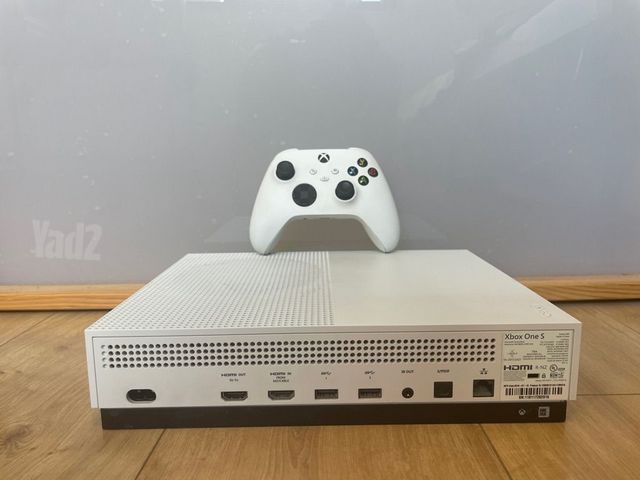 במצב מעולה Xbox one s+ שלט