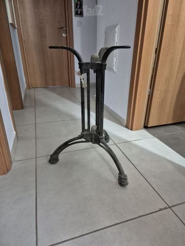 רגליים לשולחן