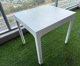 שולחן Ikea בצבע לבן