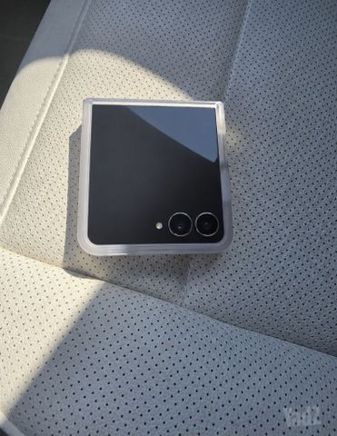 Samsung Galaxy Z Flip7