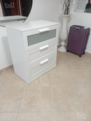 שידה עם מגירות