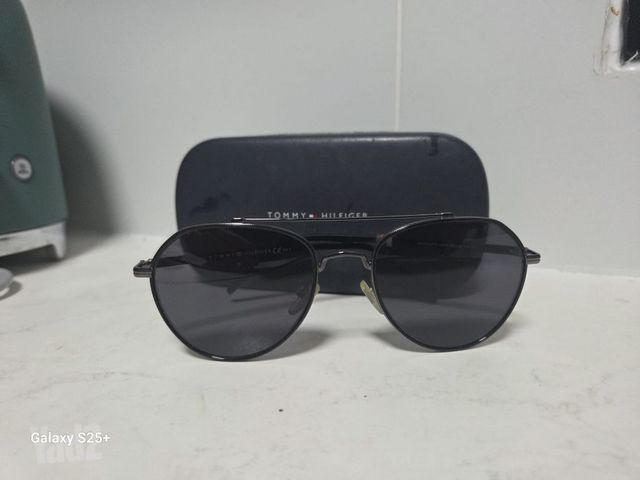 משקפי שמש Tommy Hilfiger