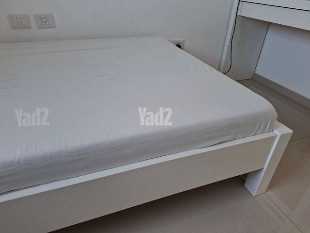 מיטה מעץ מלא