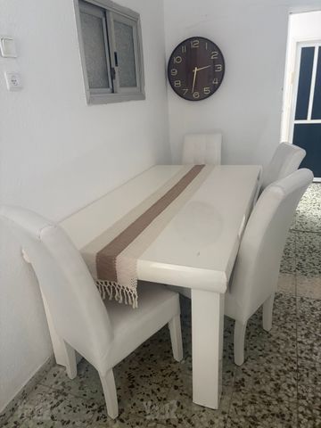 שולחן אוכל