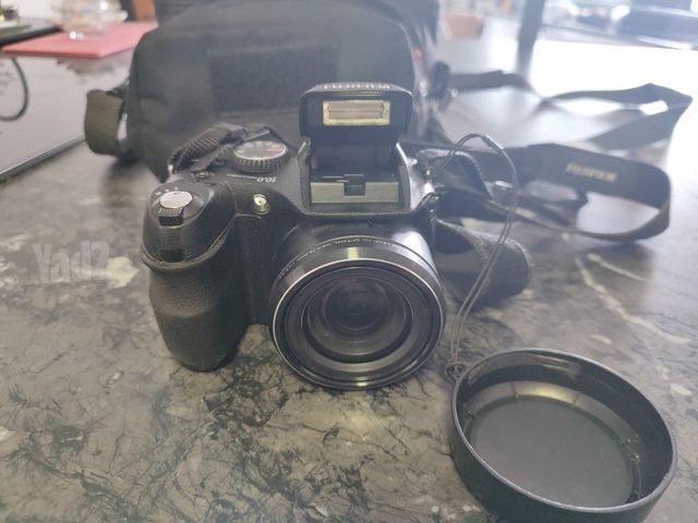 מצלמה מדגם finepix s2000hd