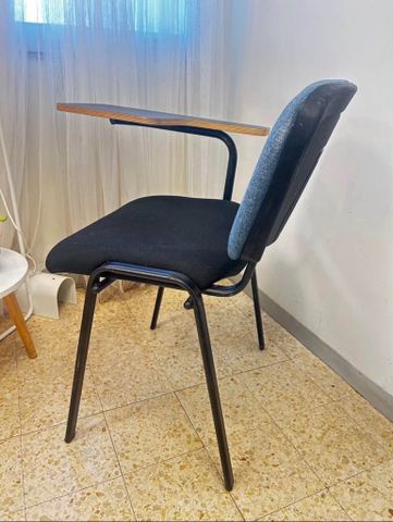 18 כסאות סטודנט