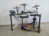 עם מגבר Alesis nitro max