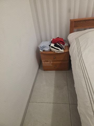 מיטה ו2 שידות