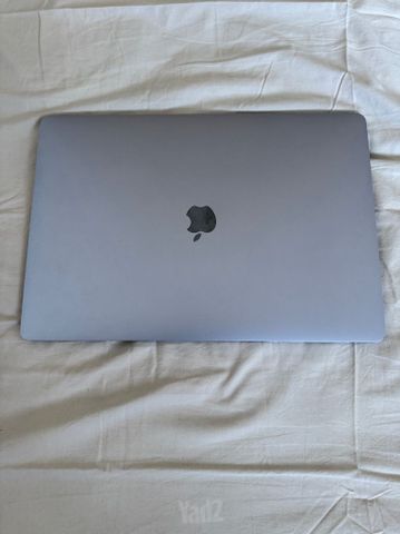 macbook pro 16'