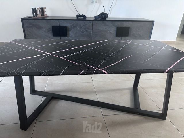 שולחן