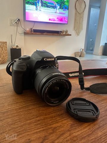 מצלמת Canon EOS 2000D