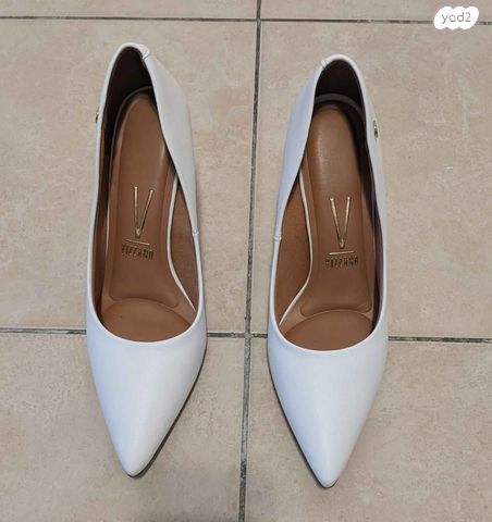 נעלי עקב לבנות חדשות במידה 39