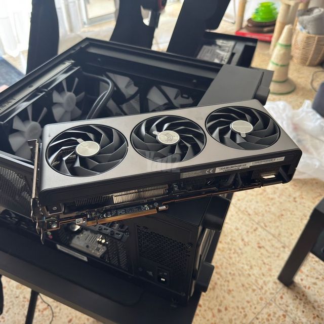 AMD Radeon RX 7800 XT