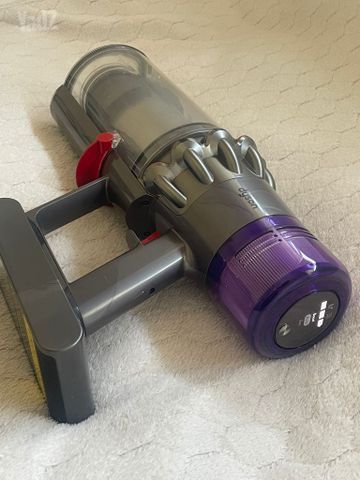 Dyson V11