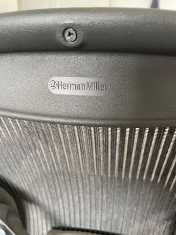 כיסא HERMAN MILLER דגם Aeron