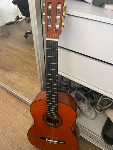 גיטרה קלאסית אם תיק נסיעה