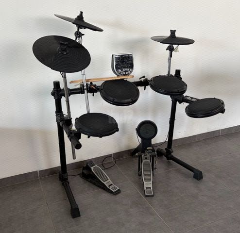 תופים אלקטרוניים Alesis DM6