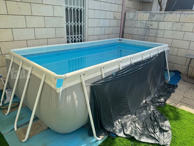 בריכה ביתית