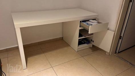 שולחן IKEA MALM בצבע לבן