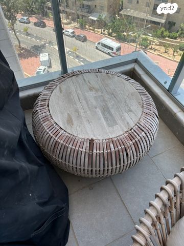 שולחן ראטן