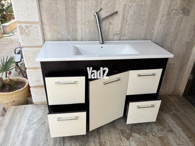 ארונית אמבט