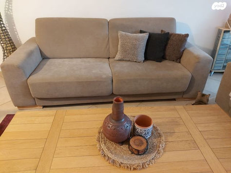 ספה תלת מושבית