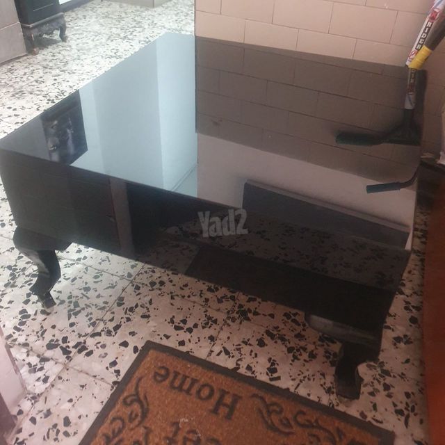 שולחן איפור ושולחן סלון