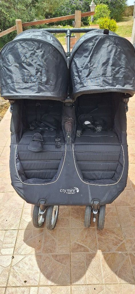 עגלת תאומים