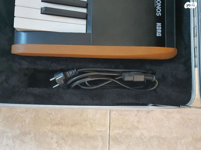 אורגן  Korg Kronos 2, R-H3