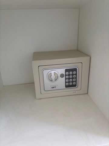 שידה מעץ מלא