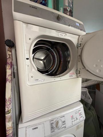 מייבש AEG