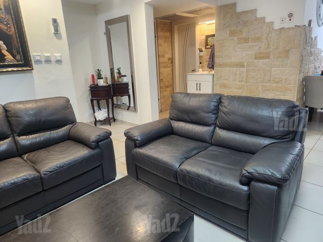 סלון עור 3+2+שולחן