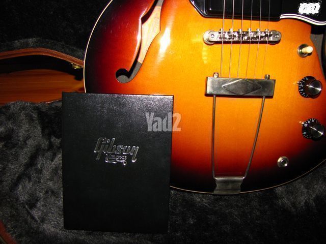 Gibson Memphis ES-390 with P-