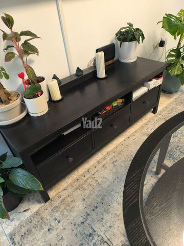 מזנון ושולחן סלון