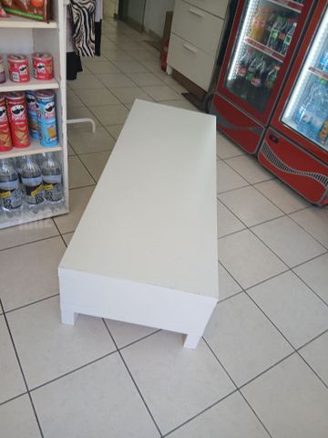 שולחן טלוויה