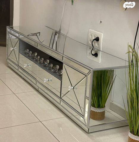 מזנון מראה