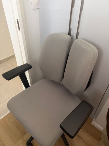 Double tech manager chair