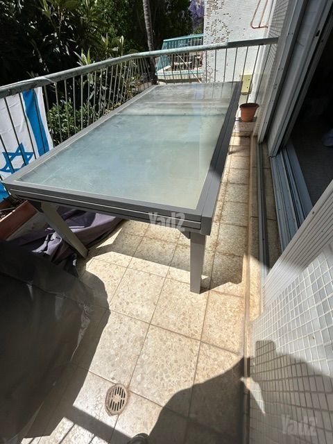 שולחן גן ומרפסת