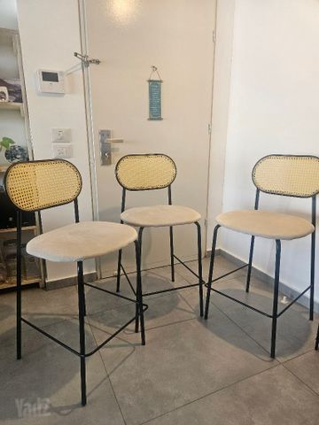 3 כסאות בר ראטן