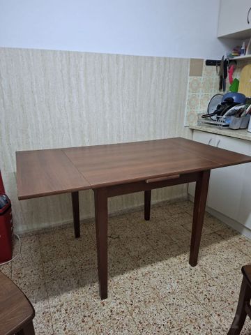 שולחן ו3 כיסאות