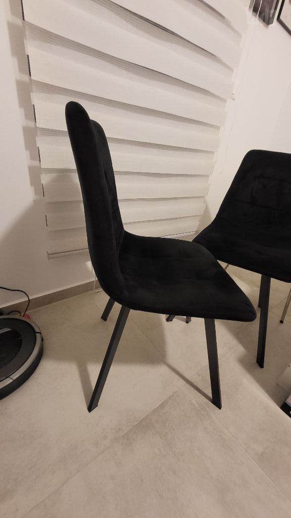 כיסאות שולחן