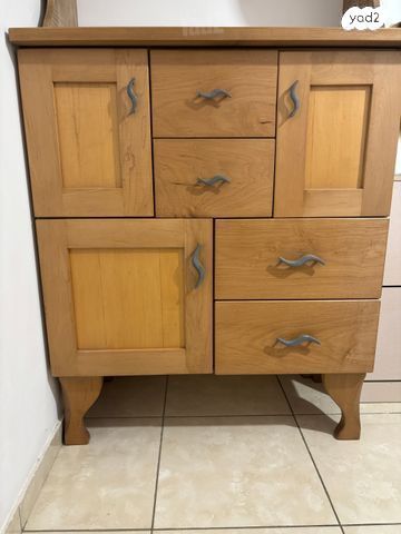 קומודה+שולחן