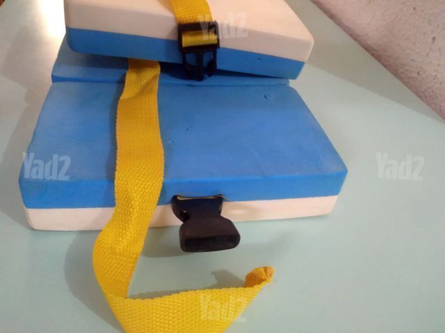 חגורת מצופים לשיעורי שחייה